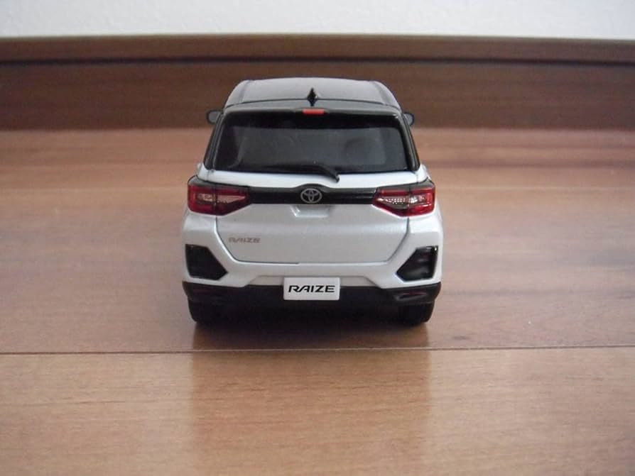 トヨタ　ライズ　カラーサンプル　シャイニングホワイトパール トヨタ ライズのボディカラー全11色やKINTOの人気色を紹介
